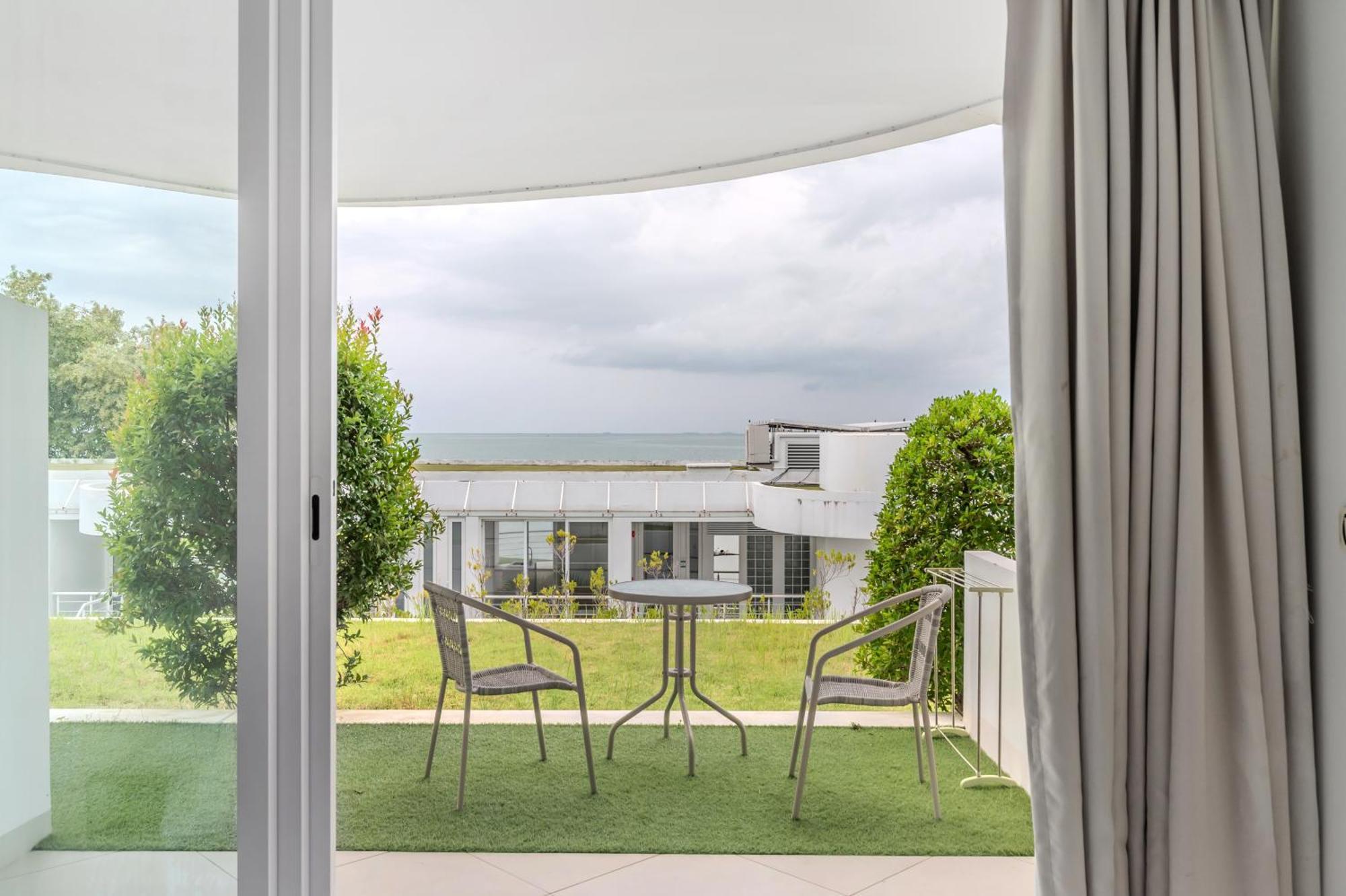 Pure Sunset Beach - Ocean View Room, Pattaya Наджомтьєн Екстер'єр фото